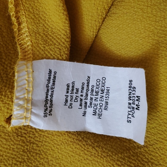 Cold shoulder Top - Picture 5 of 5